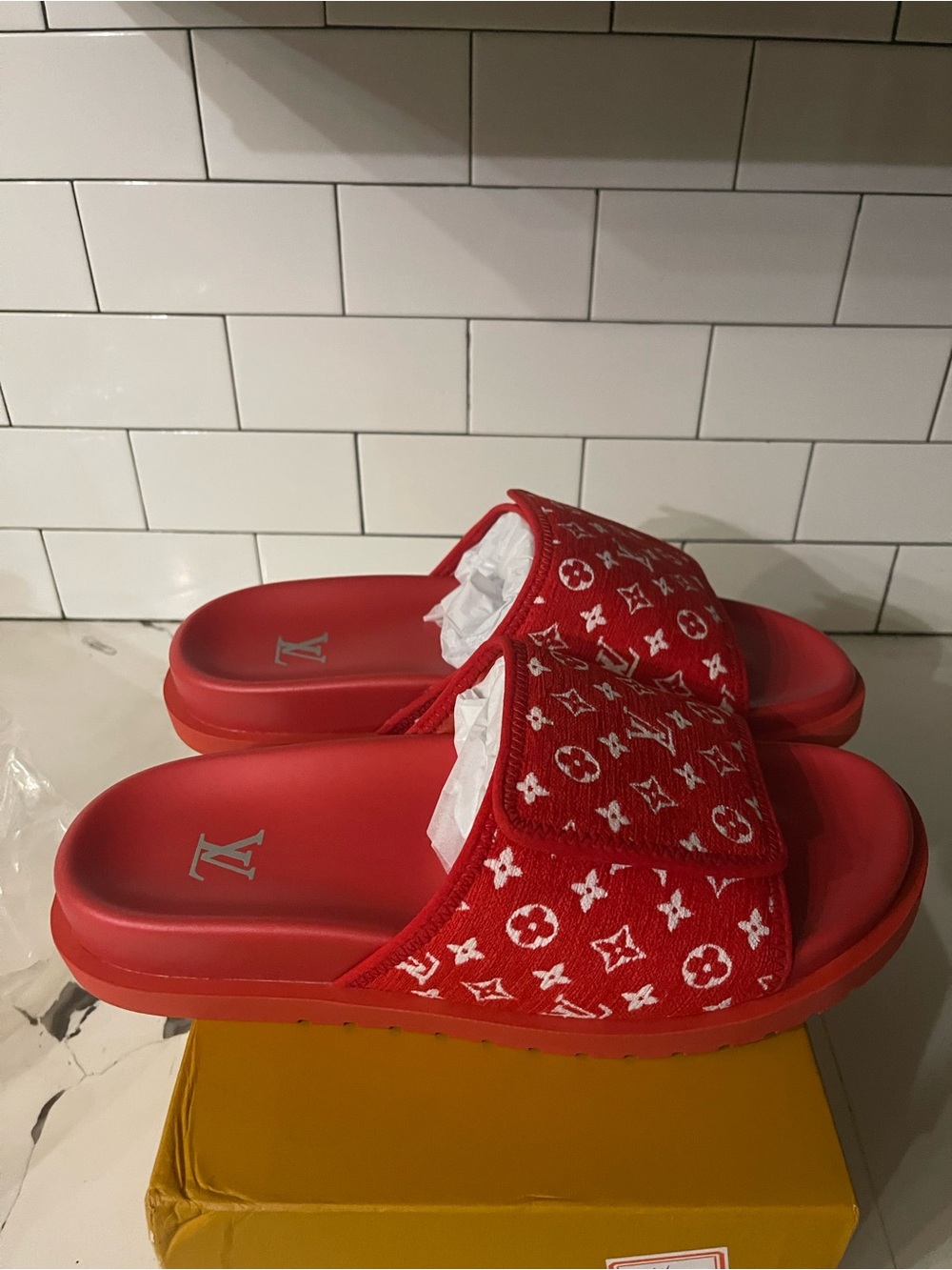 Men’s Designer Slides Size 11. - Picture 7 of 8